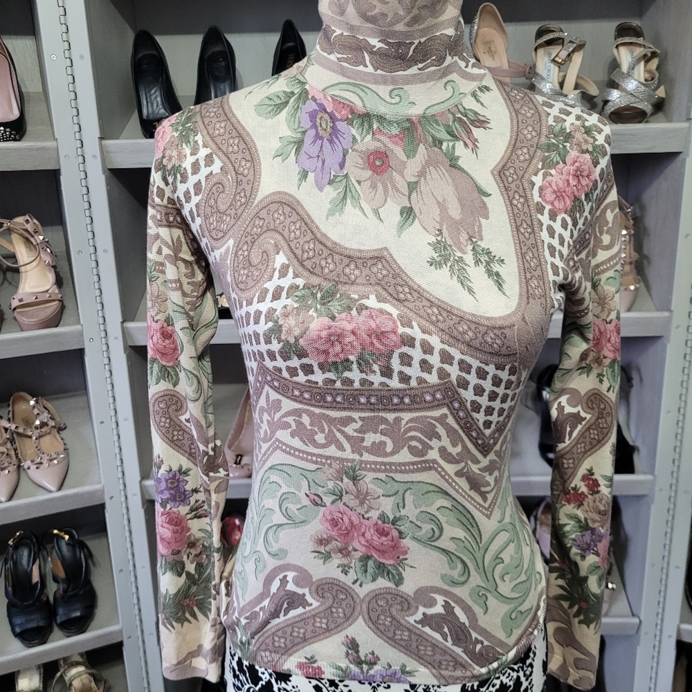 Stunning ETRO Sweater - Picture 2 of 7